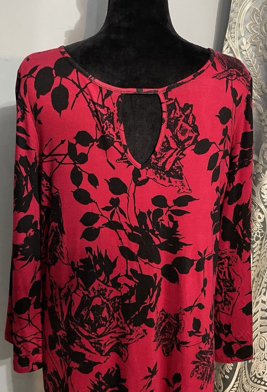 New with Tags (NWT) Cable & Gauge Size XL  Red & Black Floral Mesh Tunic Blouse